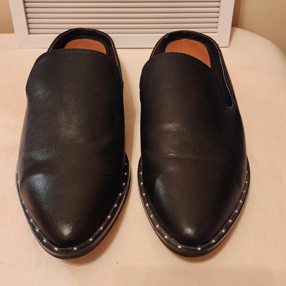 Universal Thread Black Clogs 6 - Picture 1 of 6